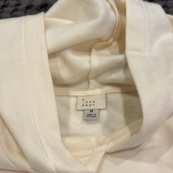 Target sweatshirt - Picture 2 of 4